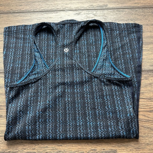 lululemon athletica Black and Blue Patterned Blouse - Picture 4 of 4